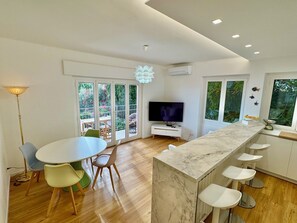 Dining - Botanic Garden Apartment Calandre Beach (Liguria)