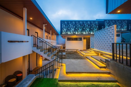 Exterior. Elge Hotel and Villa Sarangan