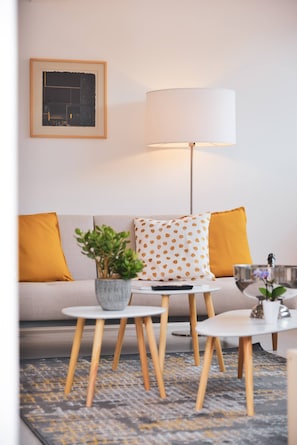 Apartment, 2 Schlafzimmer, barrierefrei, Terrasse | Wohnzimmer