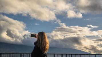 Suite estudio superior, balcón, vista a la ciudad | Vista desde la habitación