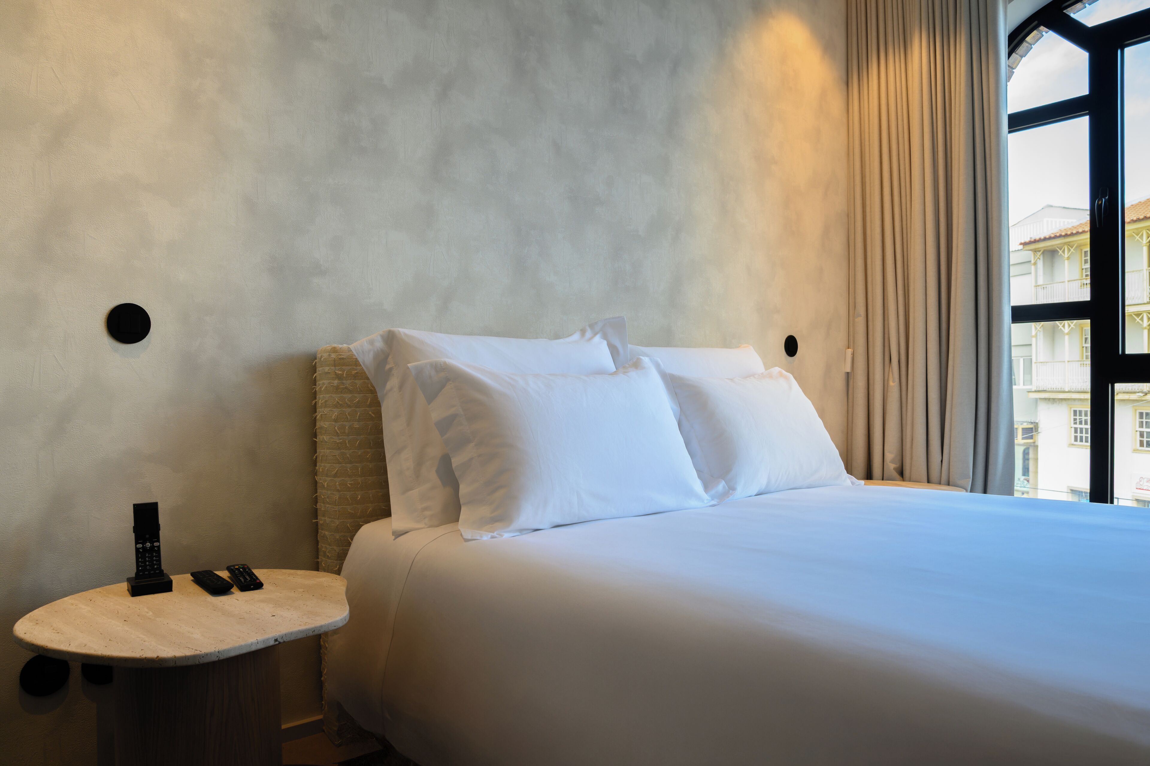 Suíte estúdio júnior, vista para a cidade | Roupas de cama premium, edredons de pluma, camas Tempur-Pedic, frigobar