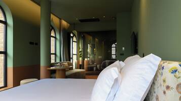 Deluxe Studio Suite, City View | Premium bedding, down comforters, Tempur-Pedic beds, minibar