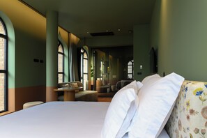 Studio Suite Deluxe, quang cảnh thành phố | Bộ đồ giường cao cấp, chăn bông, nệm Tempur-Pedic, minibar 