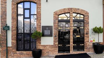 Vista frontal de la propiedad