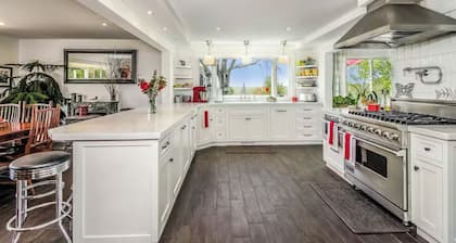 Spacious 7-bedroom house Stonington with amazing views.