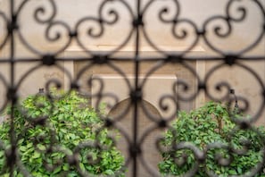 Double or Twin Room, 2 Single Beds | 1 bedroom, in-room safe, blackout curtains, free WiFi