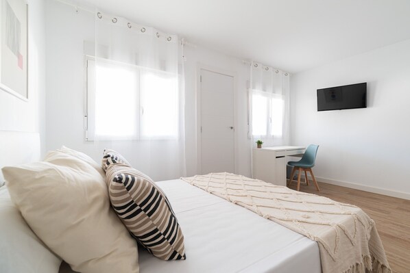 3 室のベッドルーム、アイロン / アイロン台、WiFi (無料)、ベッドシーツ