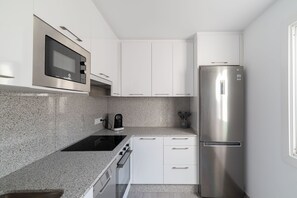 Kühlschrank, Mikrowelle, Ofen, Geschirrspüler