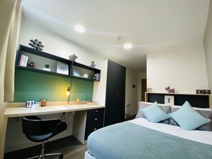 Single Room, Non Smoking | Blackout drapes, free WiFi - Mannequin House (London)