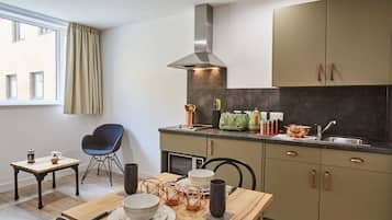 Single Room, Non Smoking | Shared kitchen
