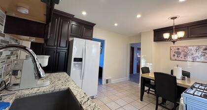 Charming Updated 2-bedroom Lakewood Oasis