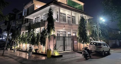 Charming 4-bedroom villa with fitness room and WiFi in enchanting Jaipur