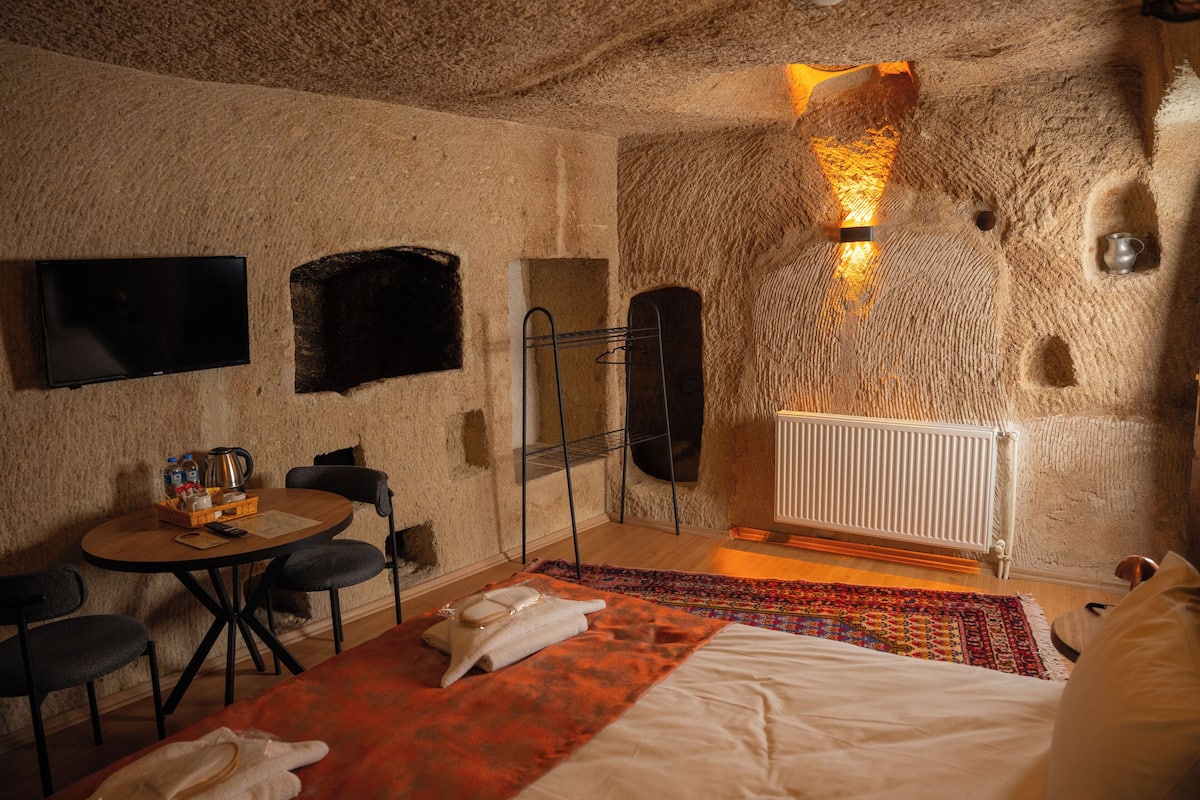 Traditional Double or Twin Room, Non Smoking, Courtyard Area | 1 bedroom, soundproofing, free WiFi, bed sheets