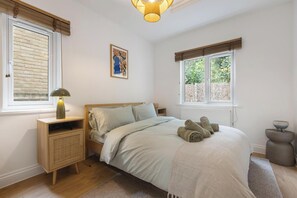 1 habitación, tabla de planchar con plancha, wifi y ropa de cama