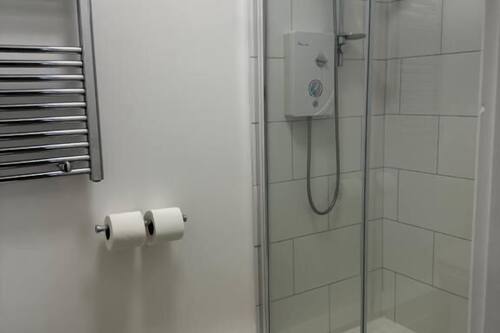 Haartrockner, Handtücher, Seife, Shampoo