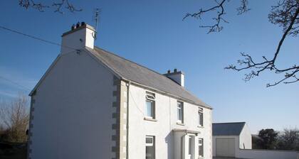 Lakeside Farmhouse (5 mins from beaches) with private walks and gardens