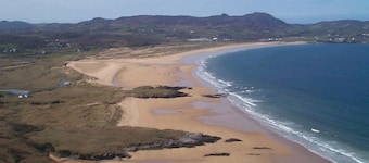 Lakeside Farmhouse (5 mins from beaches) with private walks and gardens