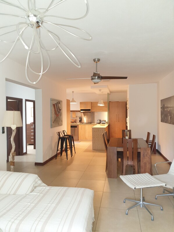 3 bedrooms, iron/ironing board, bed sheets
