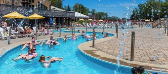 NEW! " Fall Season " open space concept & cozy 2 bed ranch - min from downtown