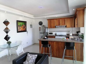 Micro-ondes, four, plaque de cuisson