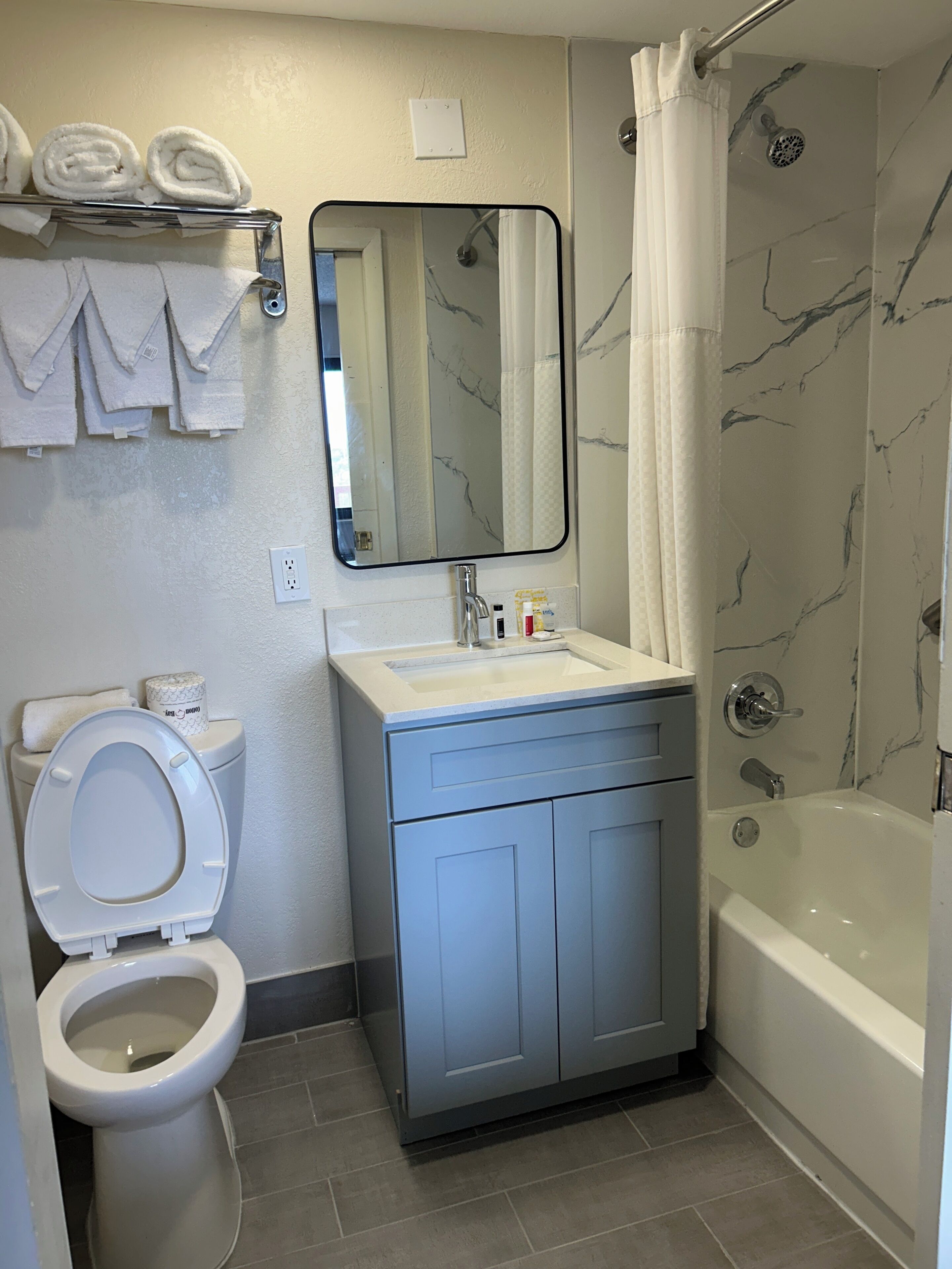 Photo - Hilltop Inn & Suites