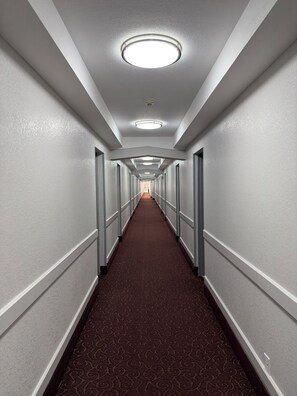 Hallway - Hilltop Inn & Suites (Yonkers)