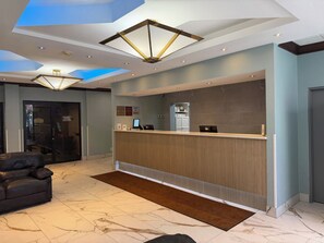 Lobby - Hilltop Inn & Suites (Yonkers)