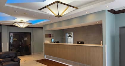 Hilltop Inn & Suites