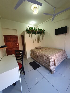Basic Room, City View | Blackout curtains, free WiFi, bed sheets - Zacatecoluca House (Zacatecoluca)