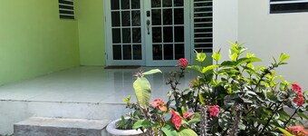 Cozy apartment in lovely Olveston with AC, WiFi. Close to Salem and Old town.