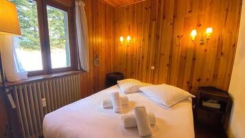 2 bedrooms, bed sheets