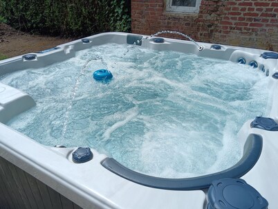 La conciergerie, Jacuzzi 14 pers possible 22 pers