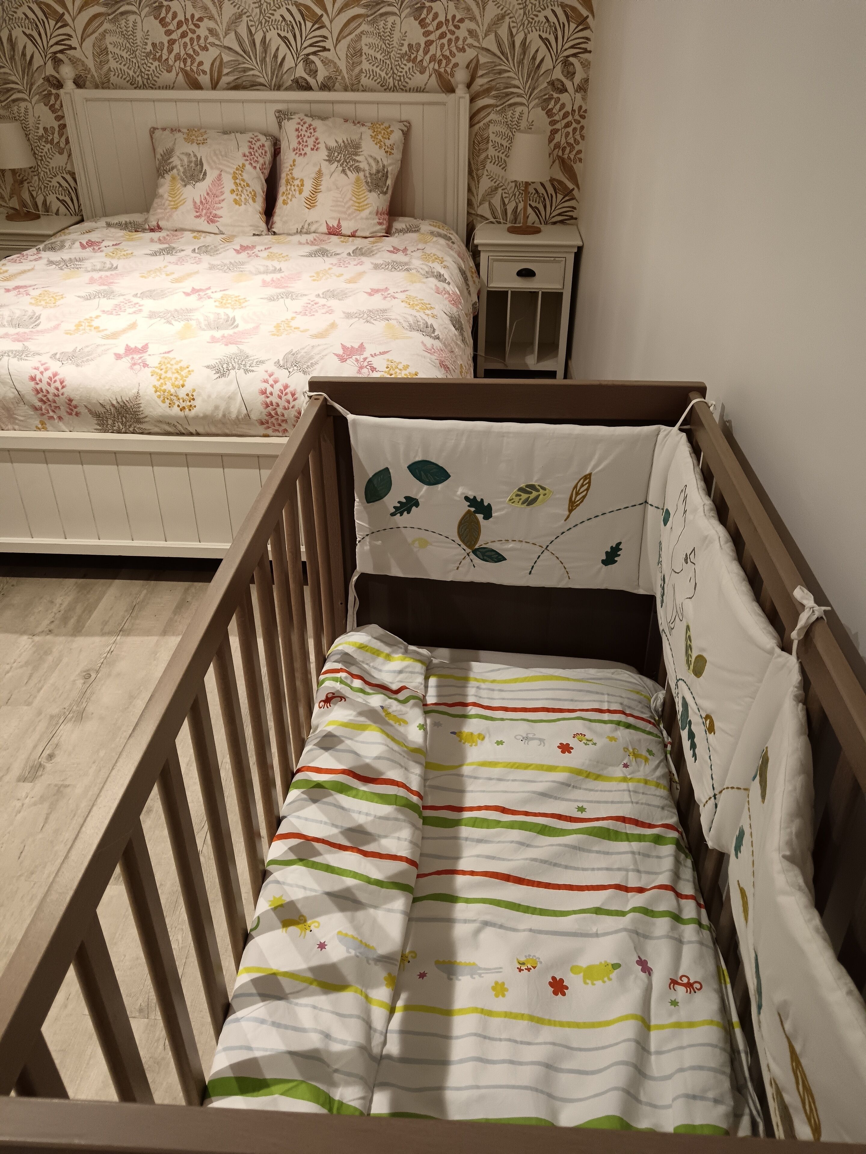 5 habitaciones, tabla de planchar con plancha y wifi gratis 