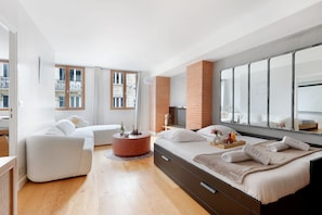 1 chambre, bureau, accès Internet, draps fournis