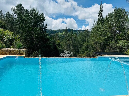 FINCA VILLA MINA, come to Eastern Antioquia, heated pool and total comfort.