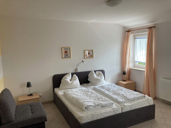2 bedrooms, travel cot, free WiFi
