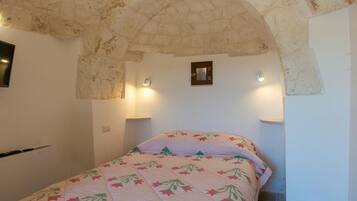 2 dormitorios, tabla de planchar con plancha, cuna de viaje