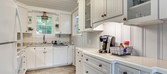 Coastal Cottage Private - 7 minutes to Beach 