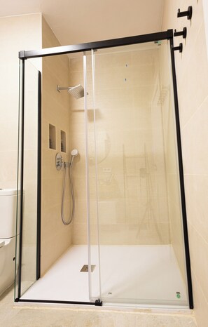Shower, hair dryer, towels, soap - Comfy Stylish Stay in Malaga (Malaga)
