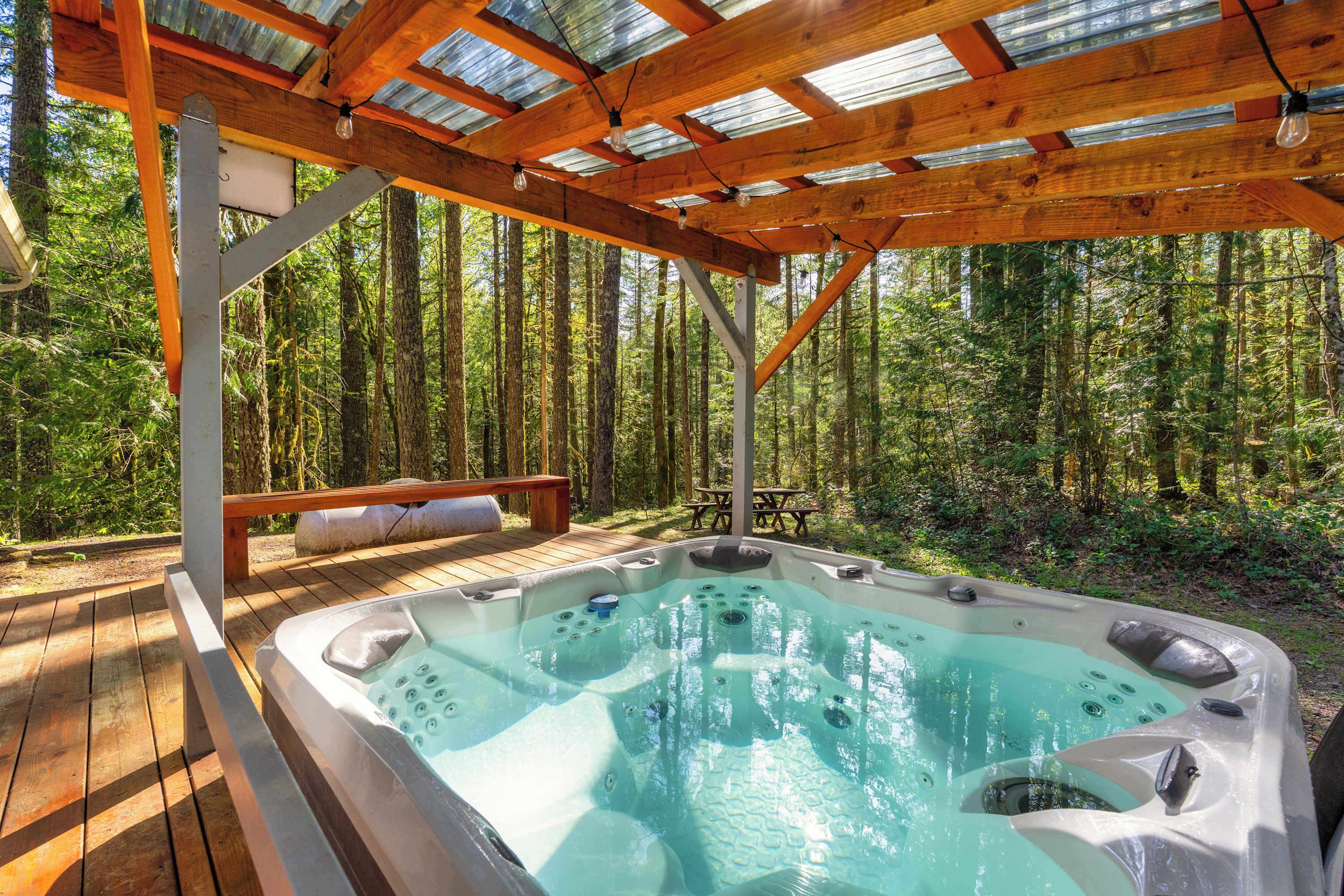 Outdoor spa tub