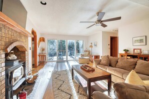 TV, peis, DVD-spiller og fotballspill