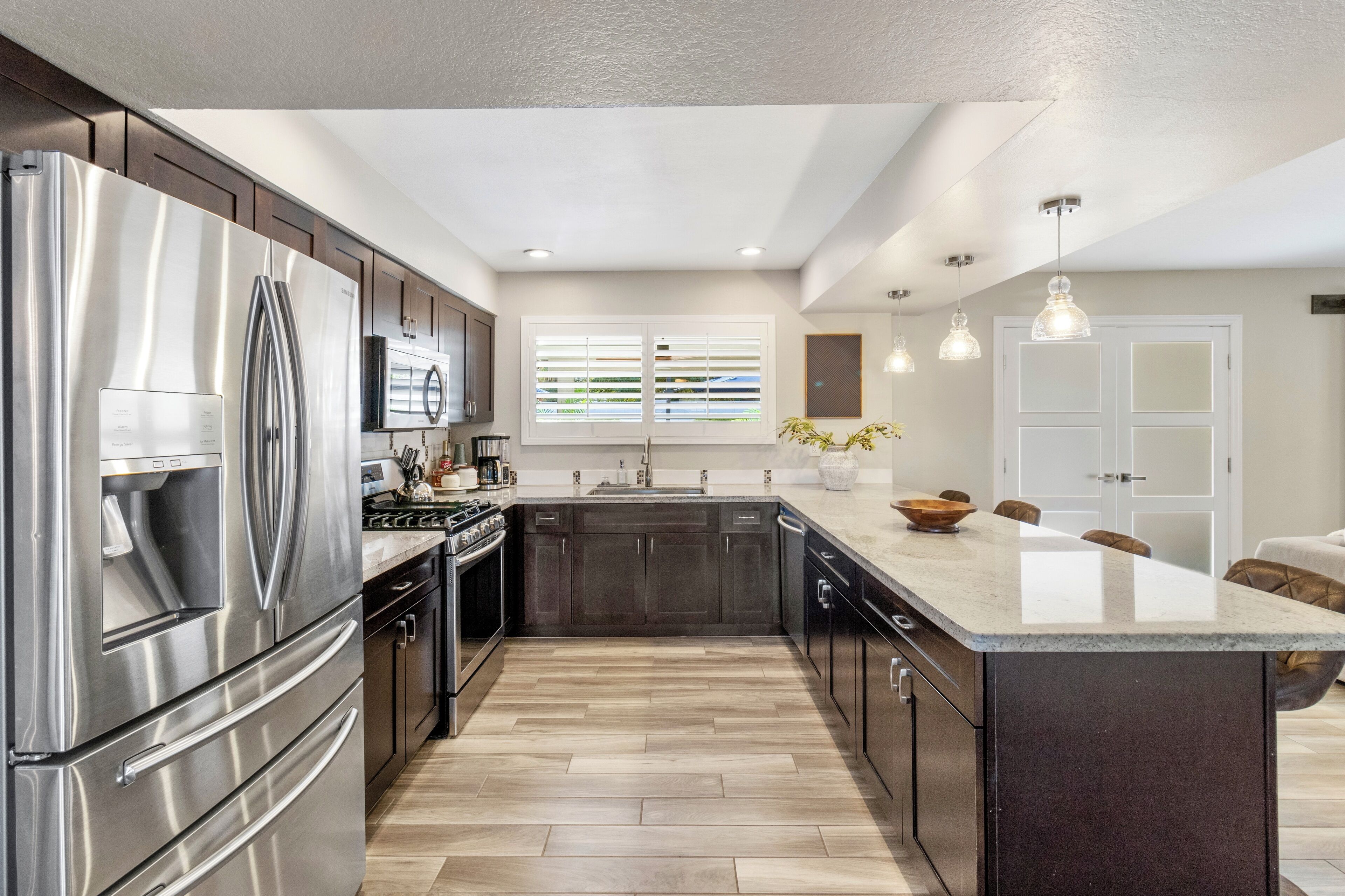 Refrigerador, microondas, horno y parrilla de estufa 