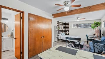 1 多间卧室、办公桌、熨斗/熨衣板、免费 WiFi