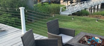 Amazing Water Front 4-bedroom estate in charming Narragansett with AC, WiFi