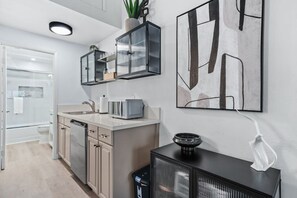 Wasserkocher mit Kaffee-/Teezubehör, Toaster