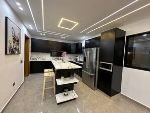 Micro-ondas, fogão, cooktop, lava-louças