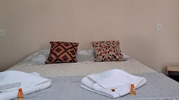 Quarto triplo luxo, varanda coberta | Frigobar, Wi-Fi de cortesia