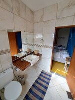 Quarto triplo luxo, varanda coberta | Banheiro