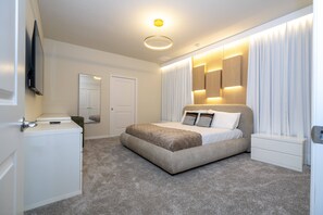 10 Schlafzimmer, BĂŒgeleisen/BĂŒgelbrett, Reisekinderbett, WLAN