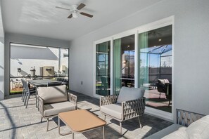 Outdoor dining - Disney! Private Pool, Hot Tub, Game Room & Themed Bedrooms. Book Now! #WC38 (Orlando)